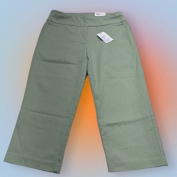 CROFT & BARROW Women’s 8 Green Effortless Stretch Capri Pant - Picture 2 of 4
